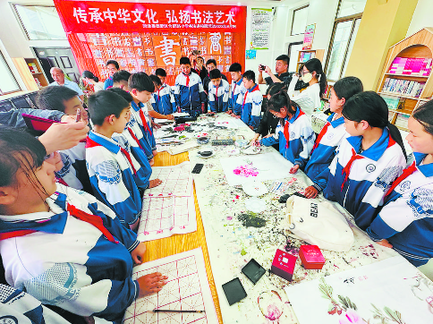  我市首個校園 文藝實踐基地揭牌